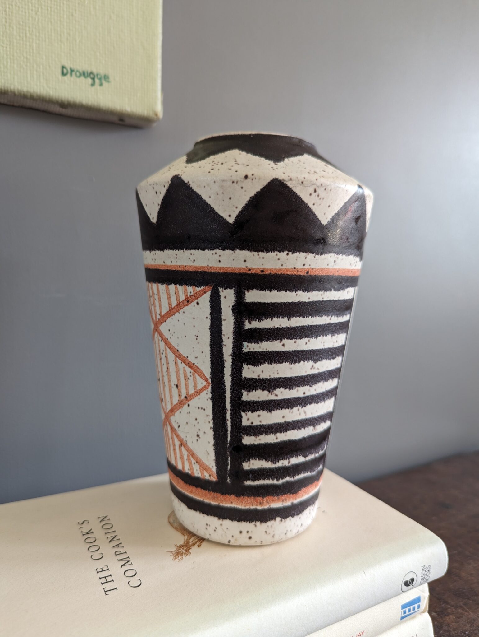 Abstract Pot – The Discerning Palette