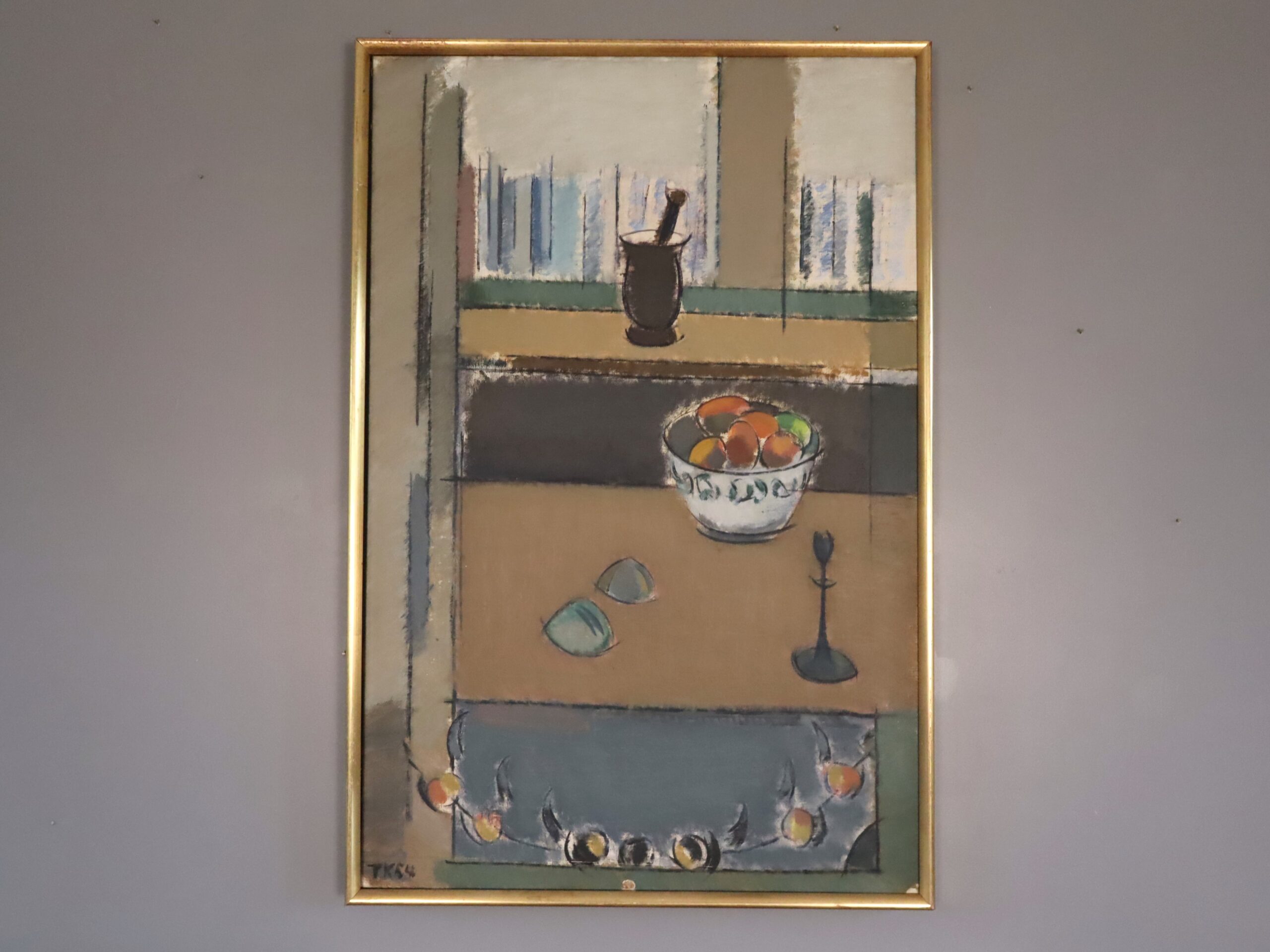 Arrangement by the Window